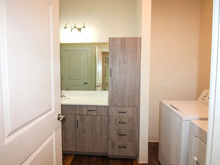 Creek's Edge Apartments — Photo 72