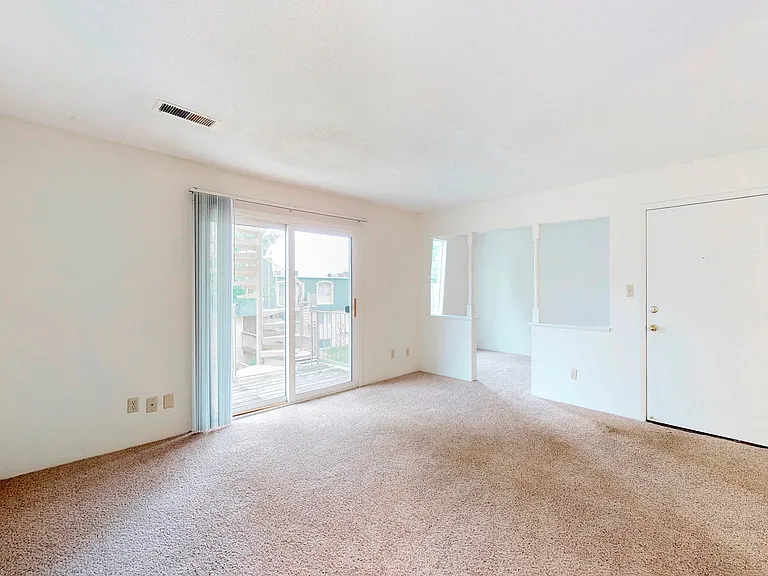 Sherwood Glen — Photo 18