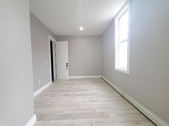 3rd image of 404 Baldwin Ave Floor 2
