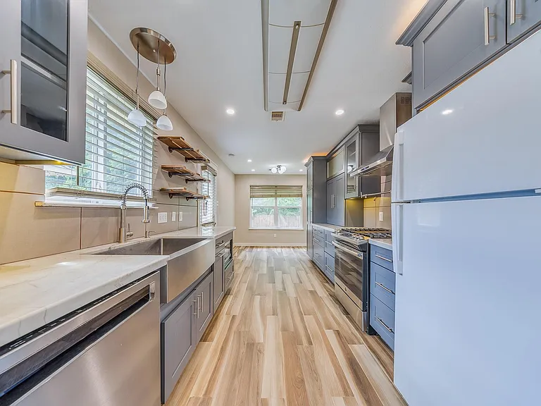 2515 Cypress Island Dr — Photo 25