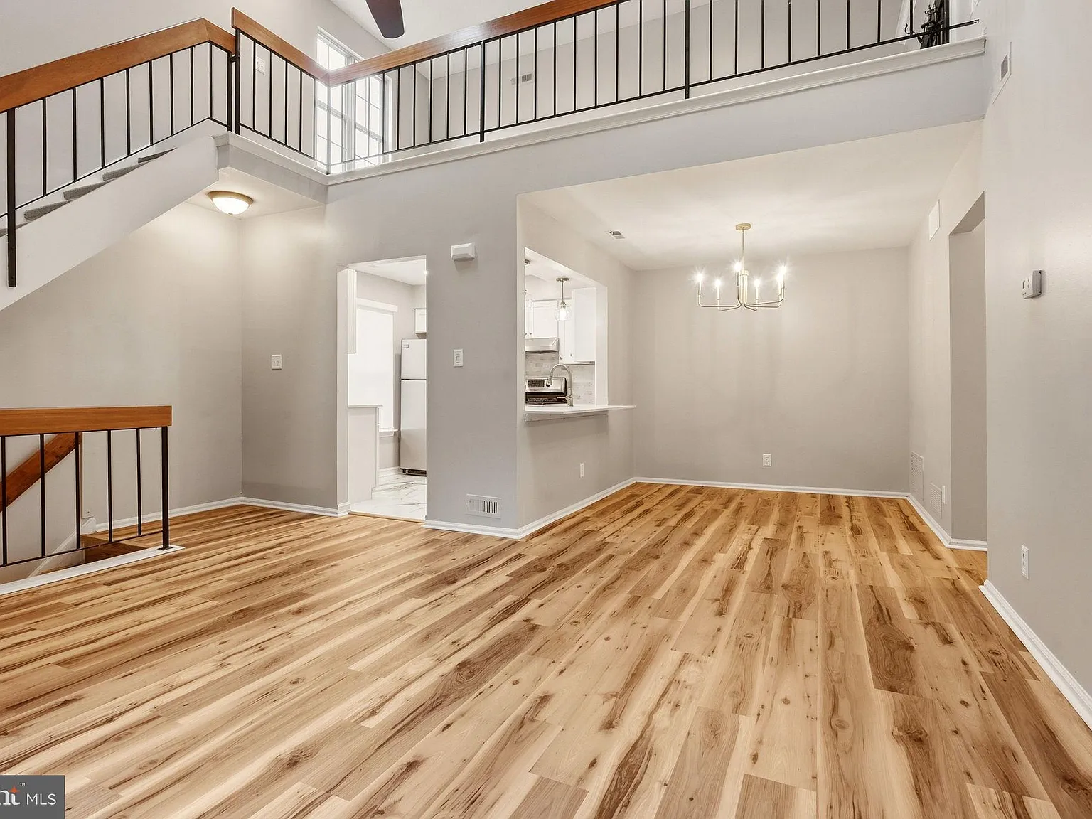2 bed, 1.0 bath, 1164 sqft, $2,600 — Photo 2