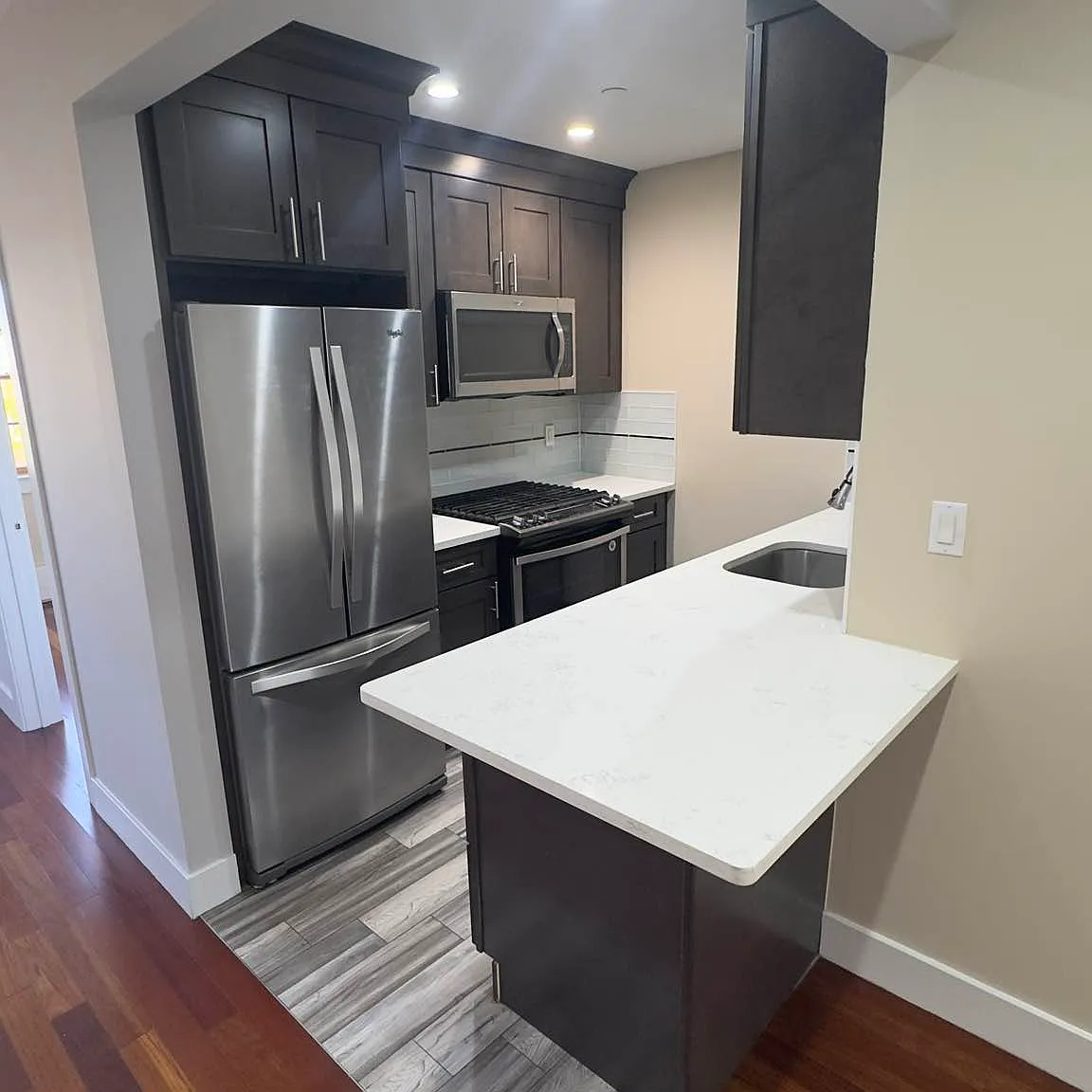 21-08 Steinway Street — Photo 4