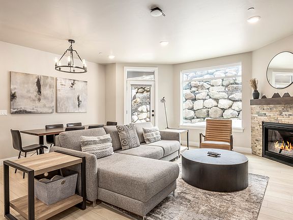 2nd image of 909 W Peace Tree Trl #206