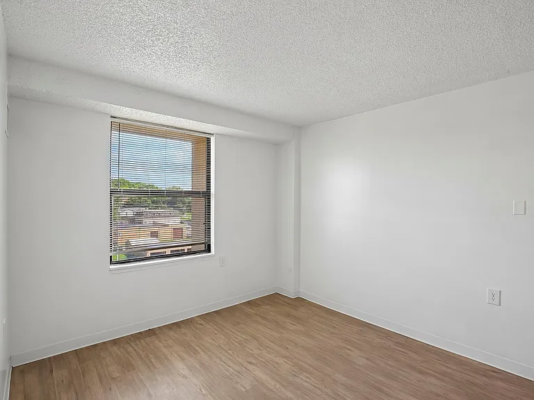 Riverview Apartments — Photo 25