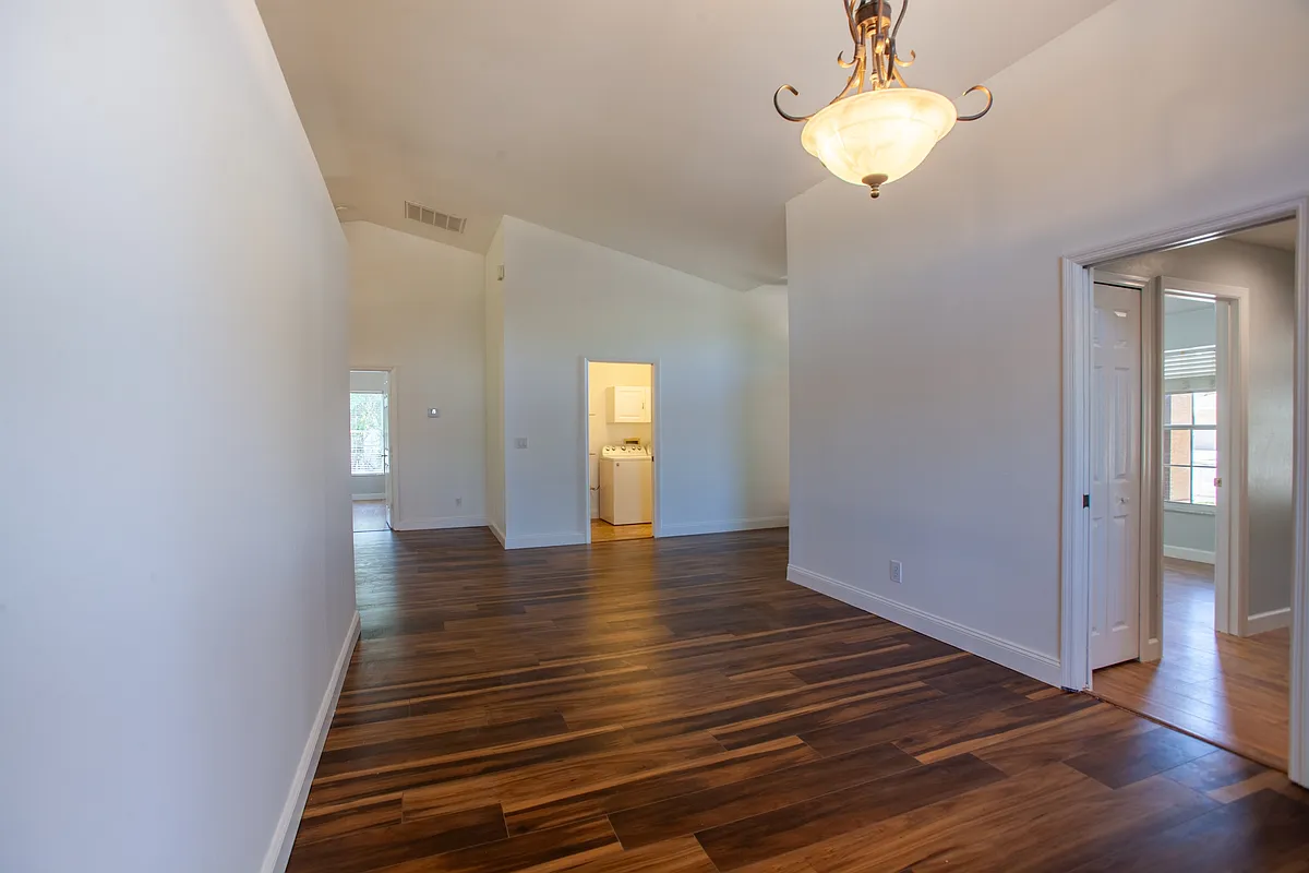 Building Photo - 9511 Cypress Dr N