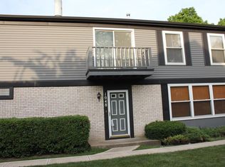 1048 Inverrary Ln, Deerfield, IL 60015