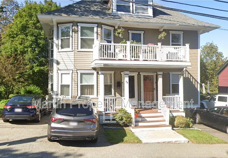 64 High St #B
