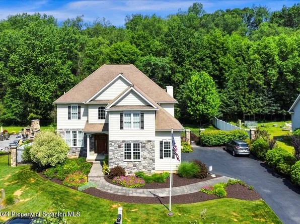 112 Black Walnut Dr #L-21, Olyphant, PA 18447