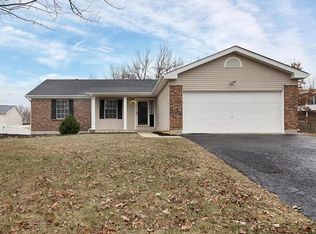 15 Walnut Hill Ct, Saint Charles, MO