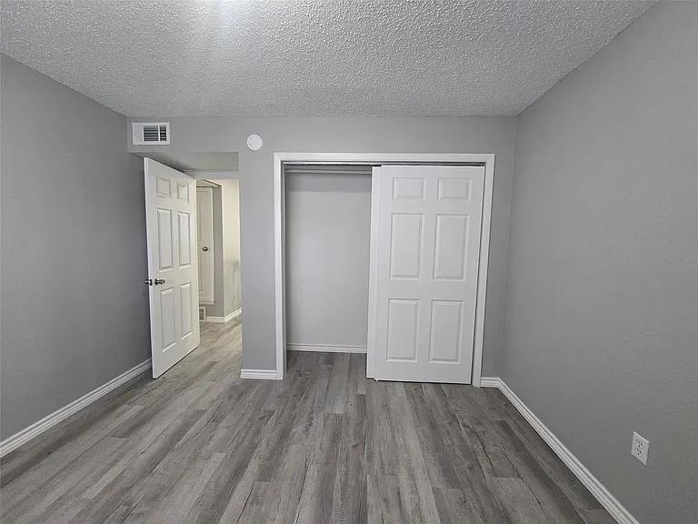 911 Avenue K #11 — Photo 4
