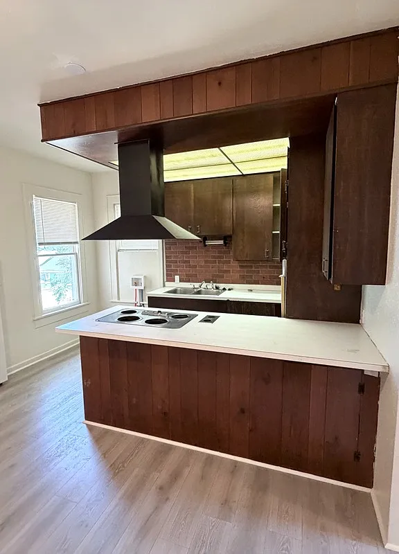 2 bed, 1.0 bath, 900 sqft, $900 — Photo 2