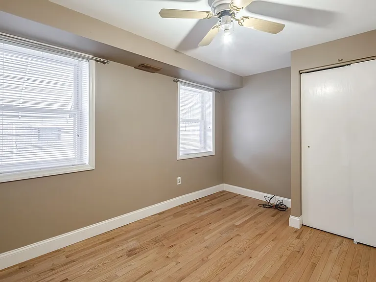 1202 S Alder St — Photo 5