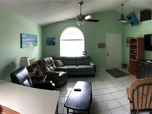 3rd image of 1006 Whittier Cir