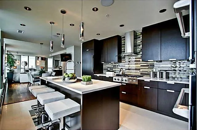 Spectacular 30th Floor Penthouse Oasis in the Sky! CIP202 — Photo 4