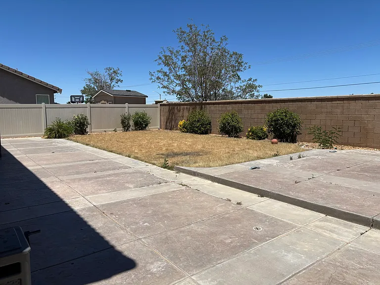 8623 Bridgeport Ave — Photo 28