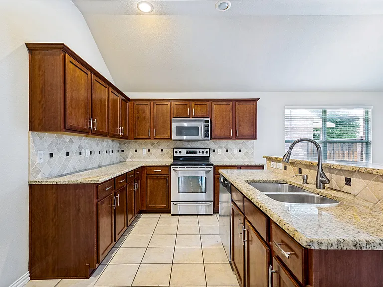 3228 Guadaloupe — Photo 6