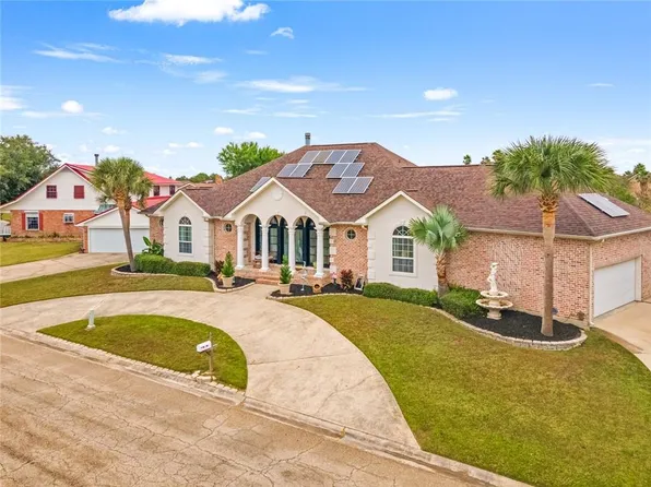 211 Constellation Dr, Slidell, LA 70458