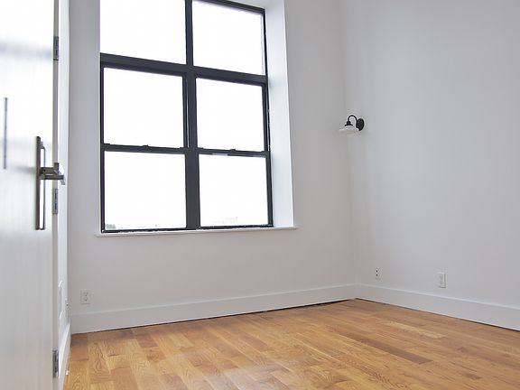 4th image of 949 Willoughby Ave APT 0303