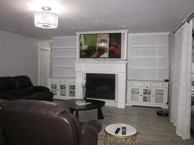 4902 Country Aire Ln — Photo 9