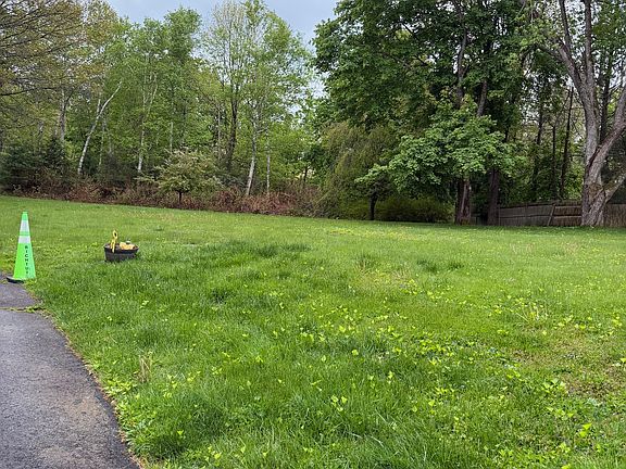 3rd image of 77 Ratlum Mountain Rd