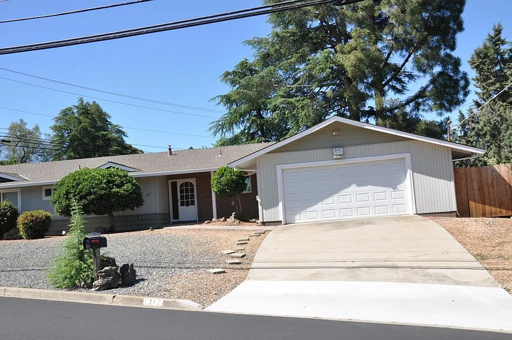 1317 El Camino Dr photo 1