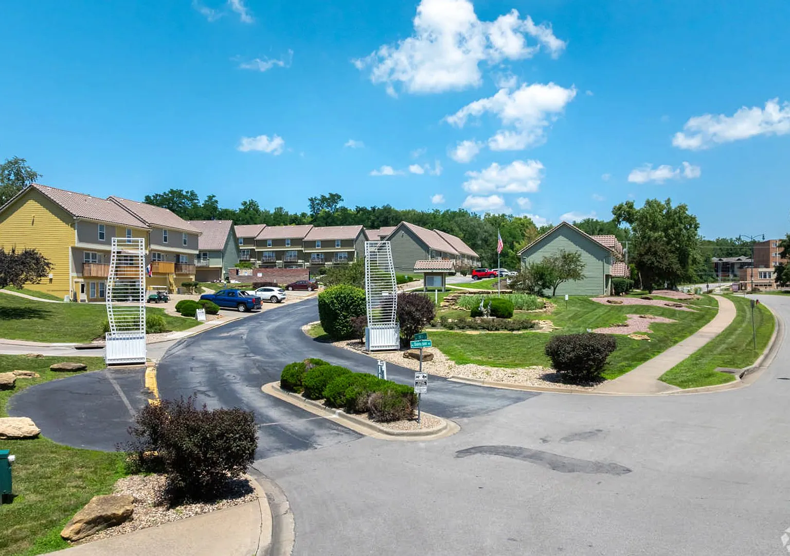 HTV - HARBORTOWN VILLAS, LLC — Photo 4