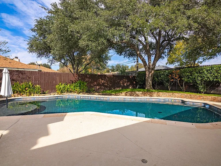 2020 Normandy Dr — Photo 25