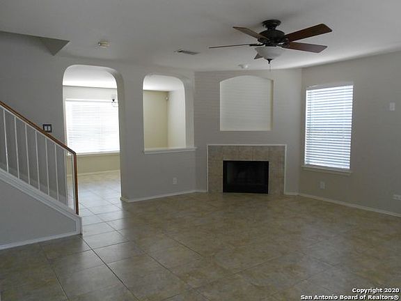 3rd image of 1131 Lion Way