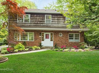 82 Beacon Hill Rd, Port Washington, NY 11050