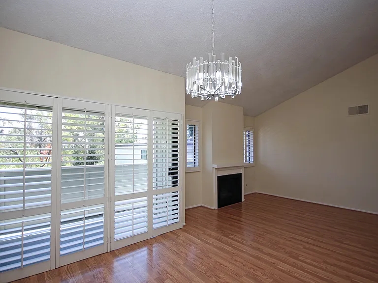 542 N Orange Grove Blvd — Photo 5