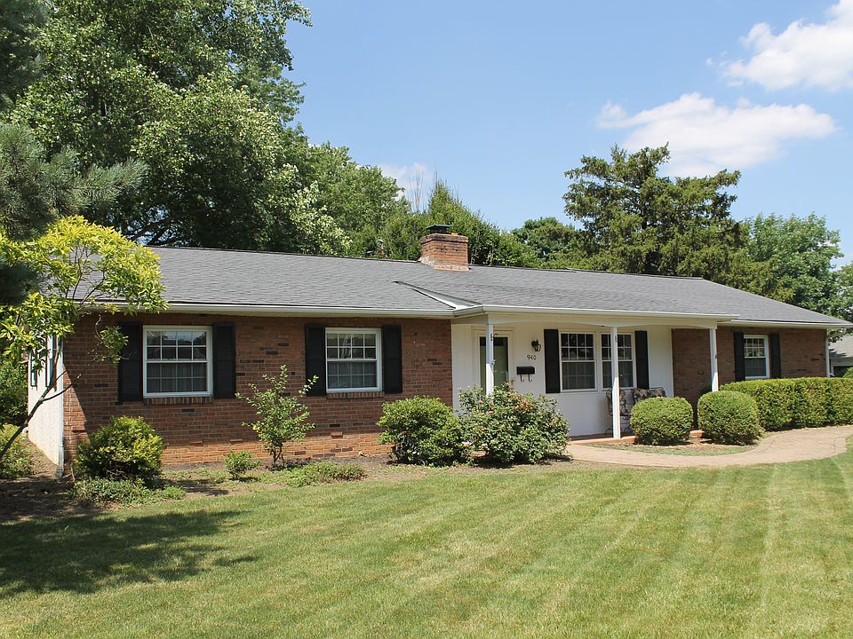 1st image of 940 Brentford Dr