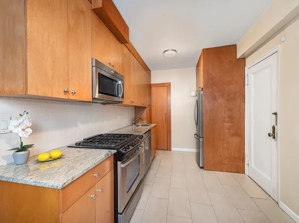 390 Riverside Dr APT 4D, New York, NY 10025