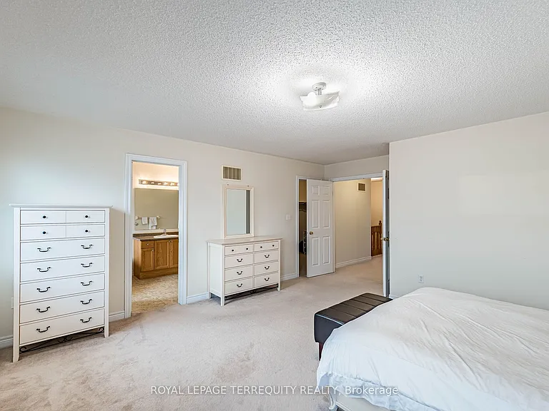 3926 Candlelight Dr — Photo 40