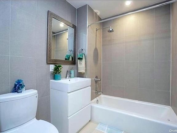 2nd image of 10909 15th Ave #5