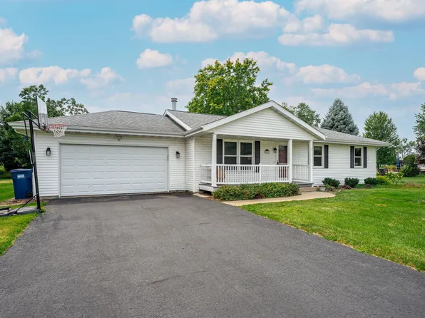 5623 Daniel Dr, South Beloit, IL 61080