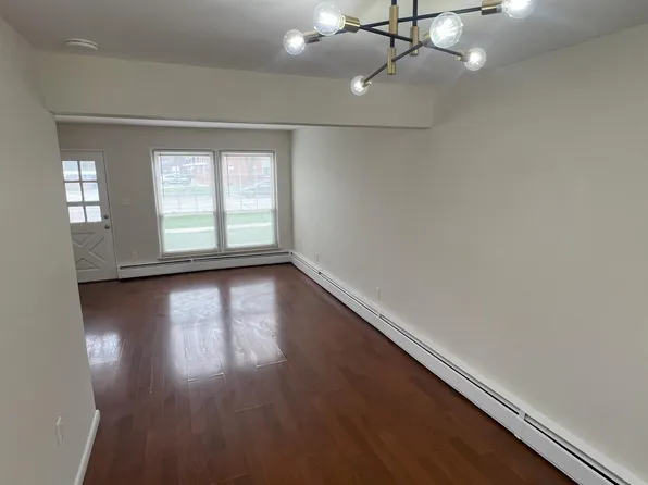 2926 W 13 Mile Rd, Royal Oak, MI 48073