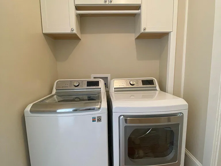Laundry space (3rd floor)