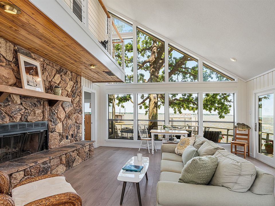 1st image of 513 Winding Shore Dr