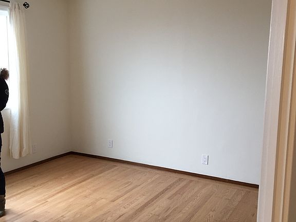2nd image of 709 Skyline Dr