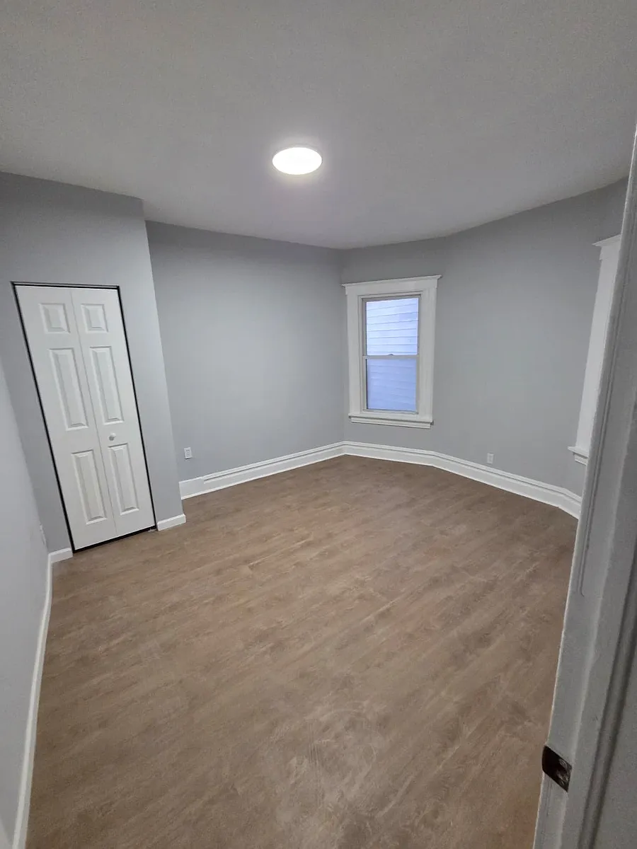Building Photo - 98 S Grove St #2