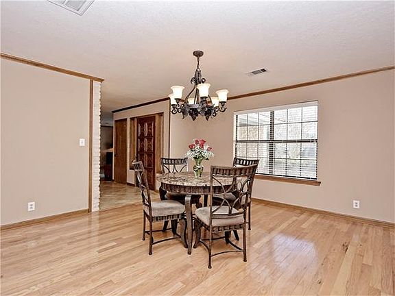 4th image of 1619 Sun Valley Ct