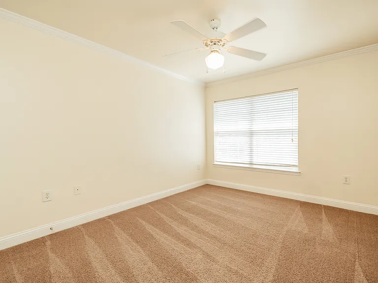 748 Majestic Dr — Photo 15