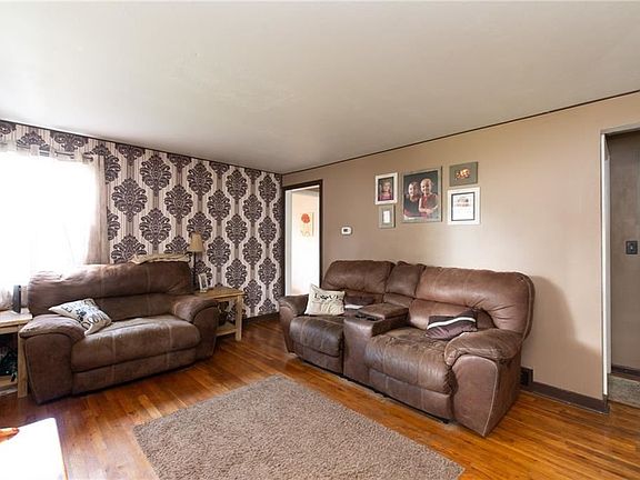 3rd image of 117 Stanley Dr