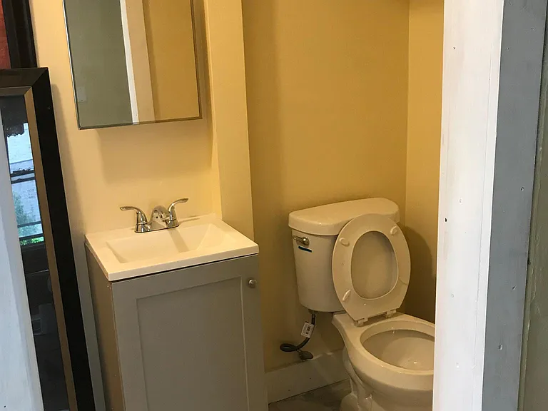 20 Duncan Ave — Photo 6