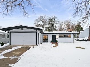 908 Holmes Ave, Deerfield, IL 60015