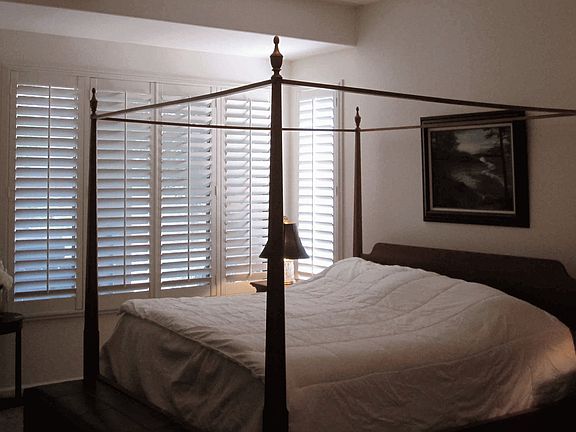 Master Bedroom, walk in closet, bay window