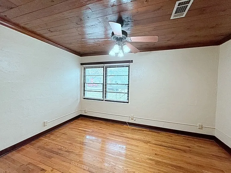 878 Kenmore Ave — Photo 4