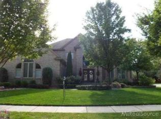 53499 Applewood Dr, Shelby Township, MI 48315