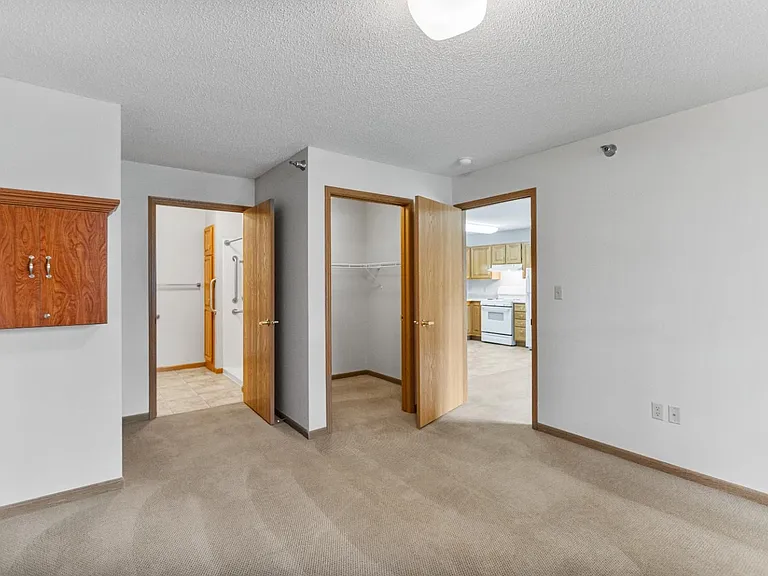 Kenyon Garden Apartments — Photo 16