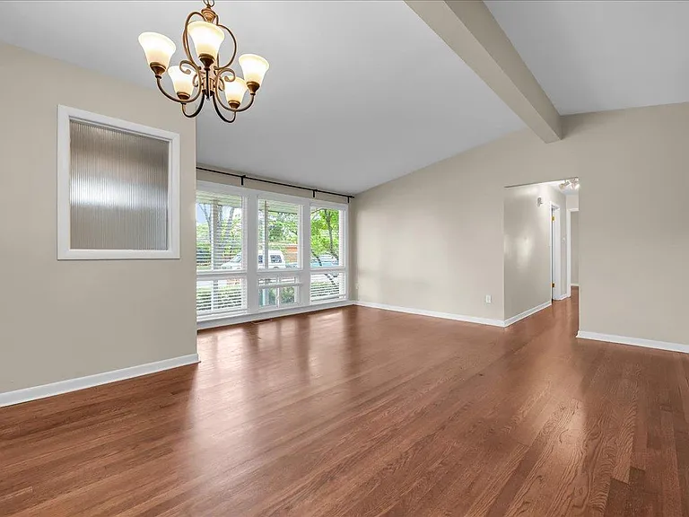 24240 Beverly St — Photo 7
